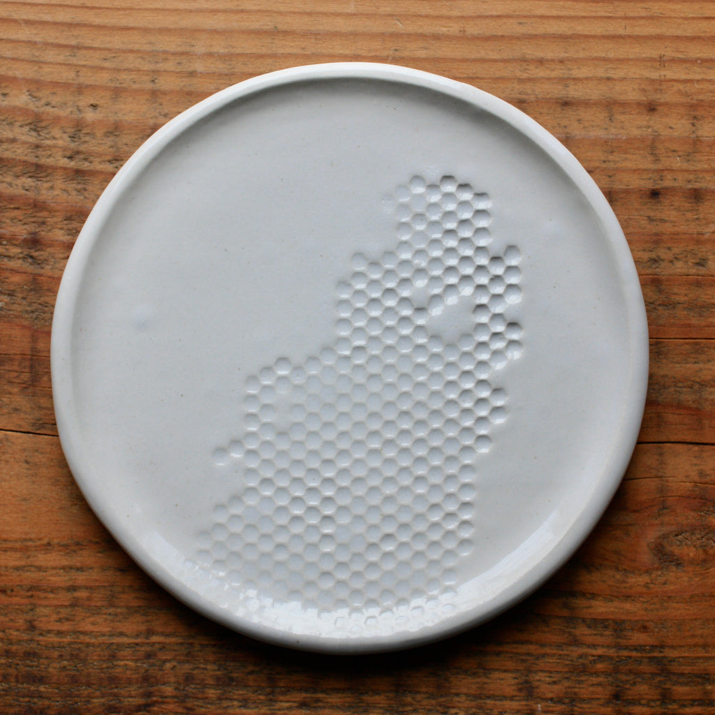 White honeycomb pattern porcelain plate